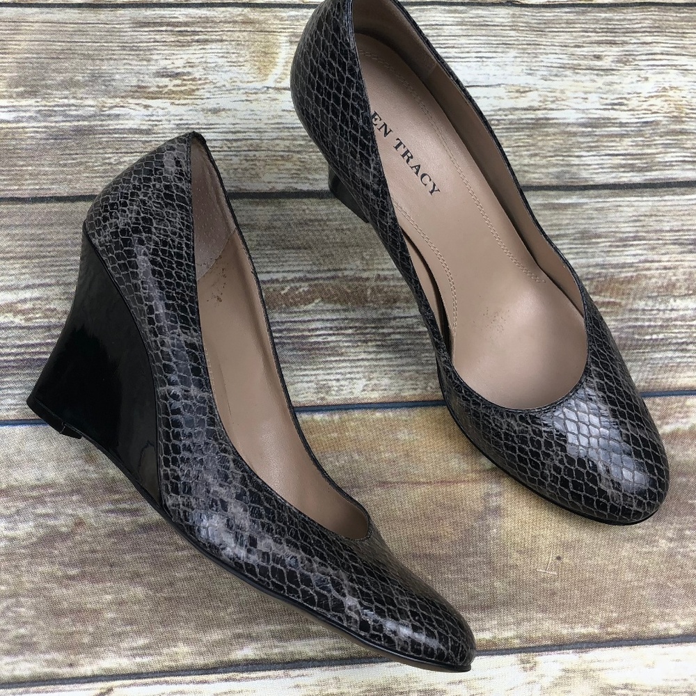 Ellen Tracy Gray Snakeskin Wedge Heels Size 8/2 M